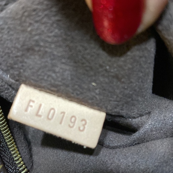 Like New Louis Vuitton Métis Hobo Reverse Monogram Canvas authentic - Picture 10 of 16